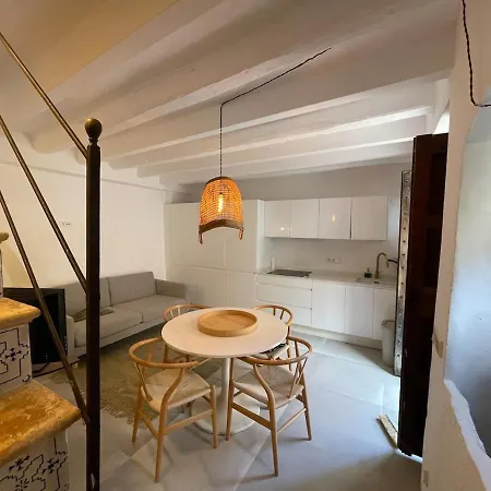 シャレー Charming House With Sea View